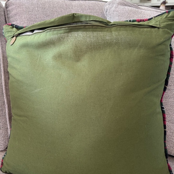 PIER 1 Decorative Xmas throw pillow. - Picture 5 of 7